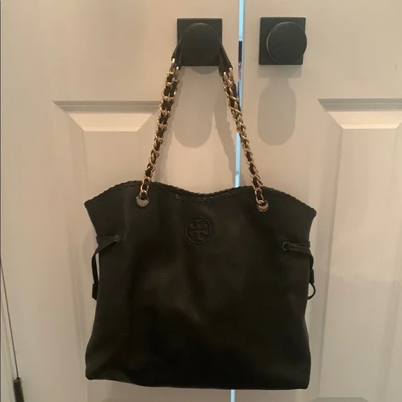 Tory Burch Black leather Slouch Bag with Gold Chain - Picture 1 of 8
